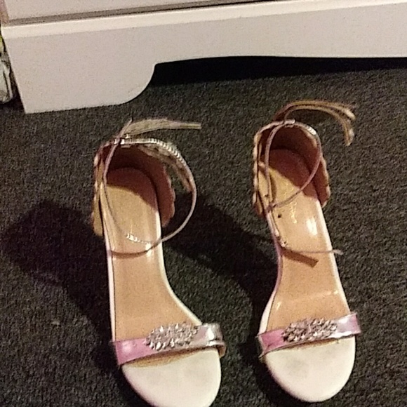 Heels - Picture 3 of 3